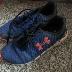 Under Armour Boys Blue sneakers size 5.5